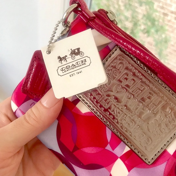 COACH POPPY WRISTLET - Picture 7 of 16